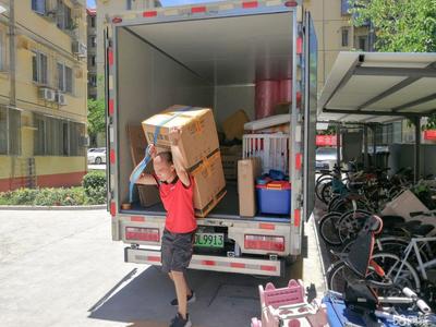 北京搬家公司承接居民搬家、公司搬家、長短途、搬廠、拆裝家具、鋼琴搬運等服務